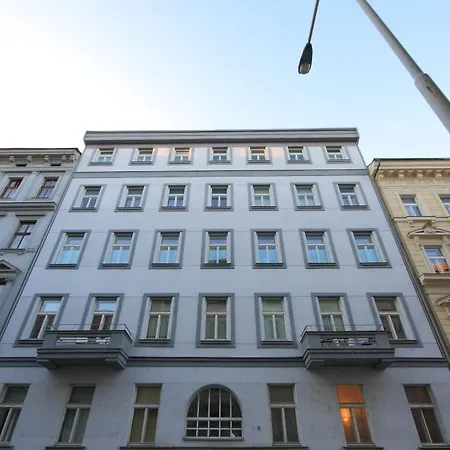 Design Studio Near Wenceslas Square Διαμέρισμα *